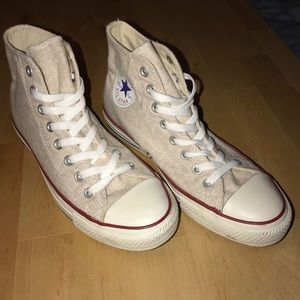 NWOT Converse Chuck Taylor High Tops Wmn 9 / Men 7
